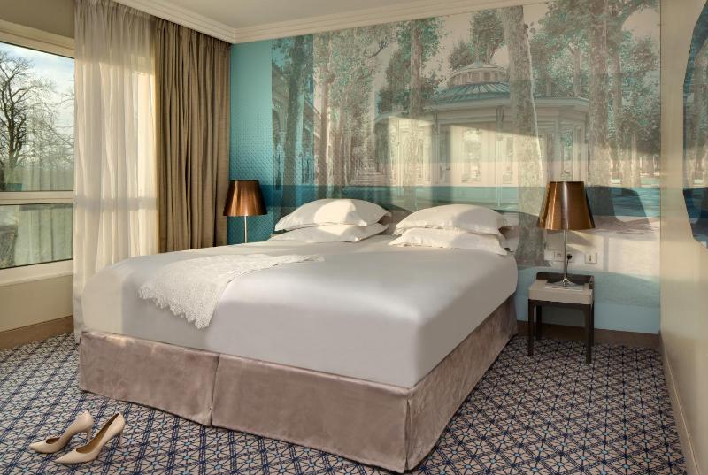 Luxury Suite image 1