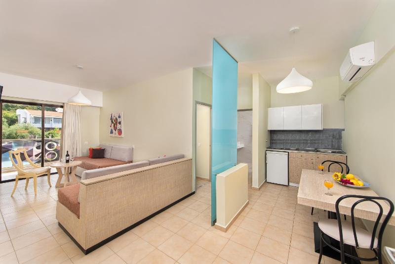 Suite with Sea View image 3