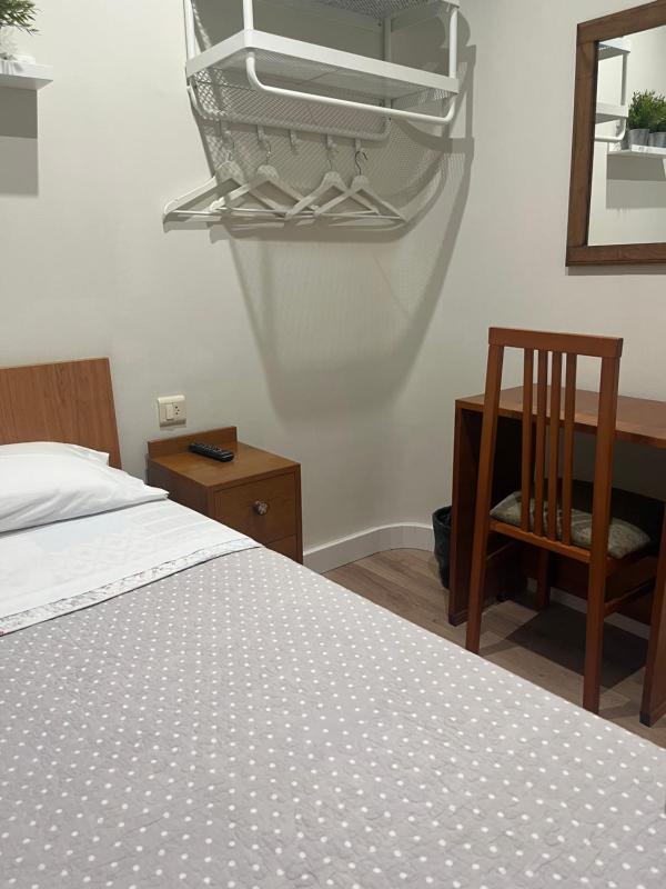 Pension Angelines Sneuu Hostel Santander - image 9