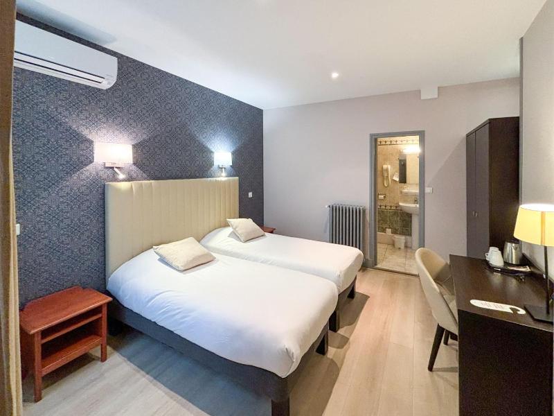Double Room image 1
