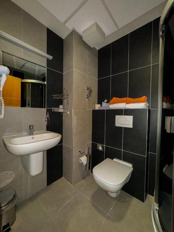 Double or Twin Room with Balcony image 4