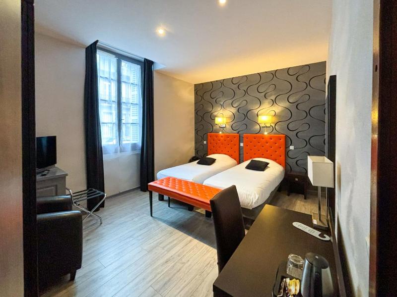 Twin Room image 2