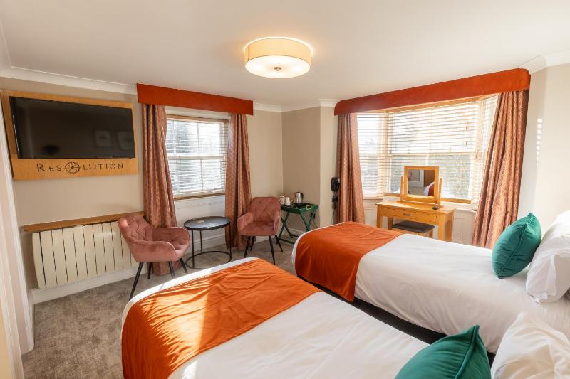 Standard Twin Room image 1