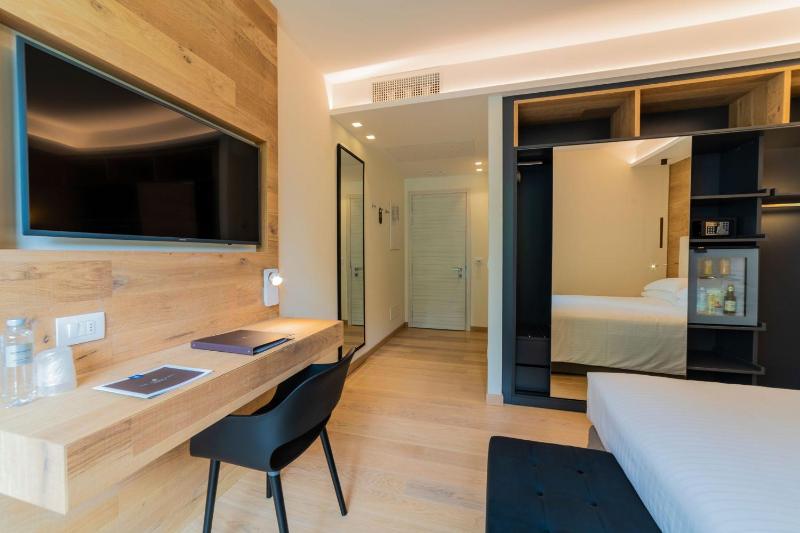 Double or Twin Room image 3
