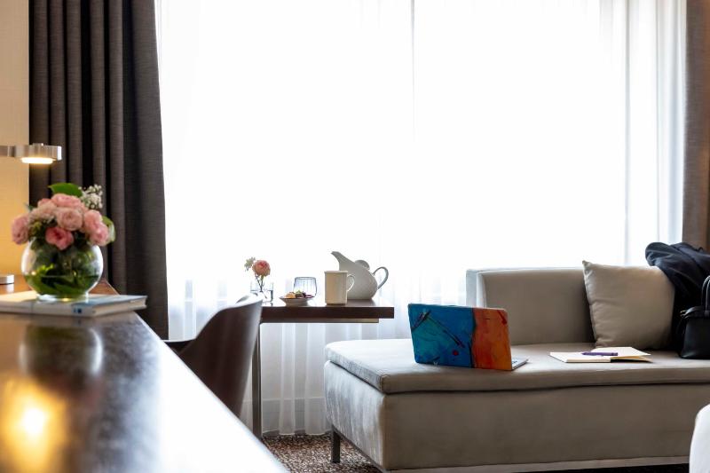 Executive King Suite - Non-Smoking image 4