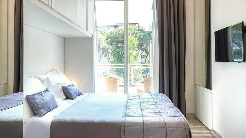 Double Room with Side Sea View image 1