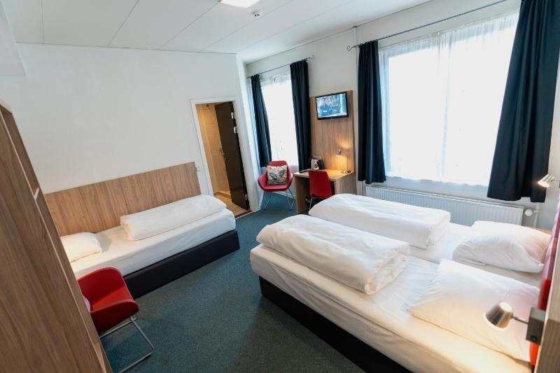 Triple Room image 3