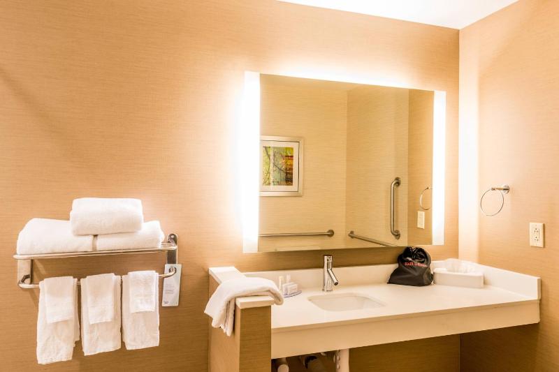 King Suite with Sofa Bed image 4