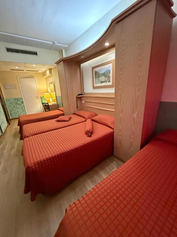 Quadruple Room image 2