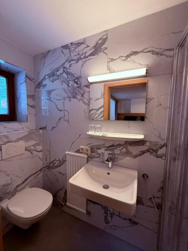 Double Room image 4