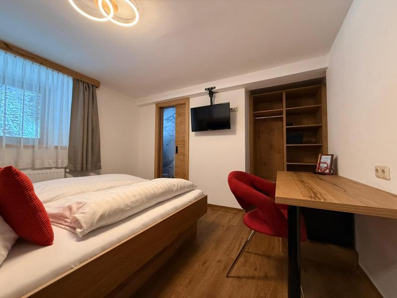 Double Room image 3