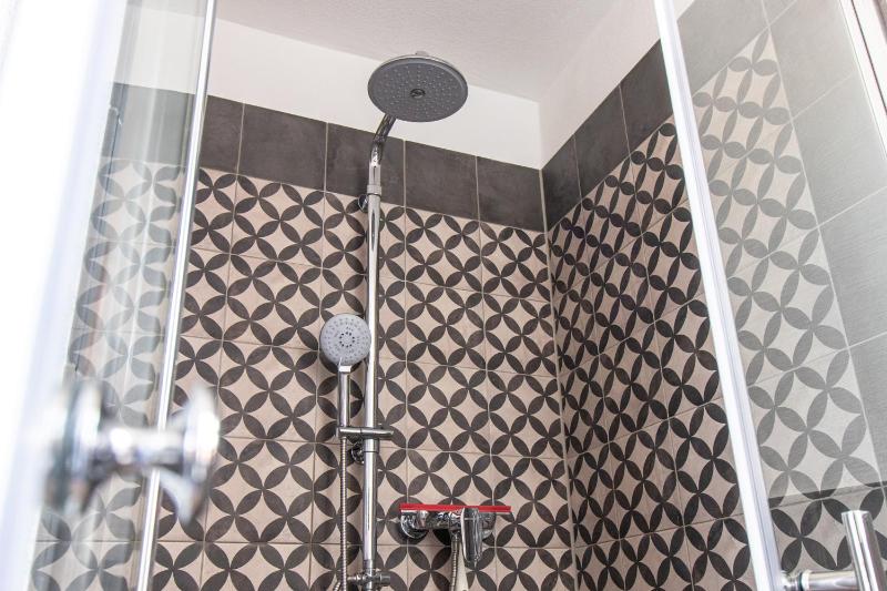 Two-Bedroom Apartment with one bathroom image 3