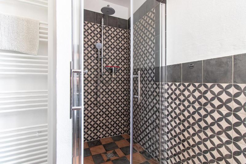 Two-Bedroom Apartment with one bathroom image 4