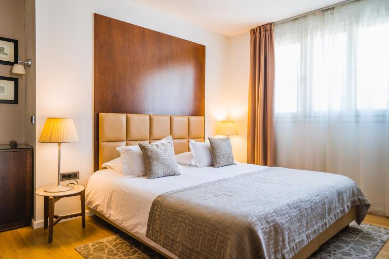 Superior Double Room - Main Building image 4