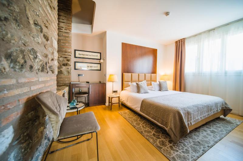 Superior Double Room - Main Building image 3