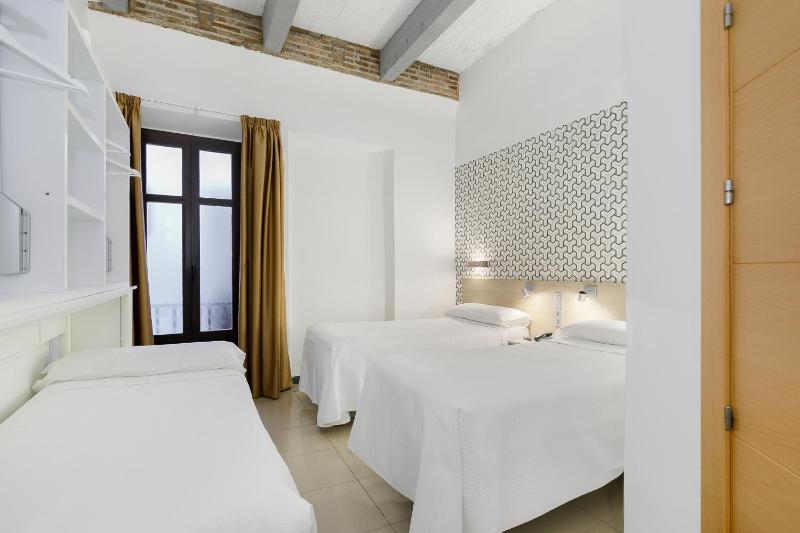 Triple Room image 3