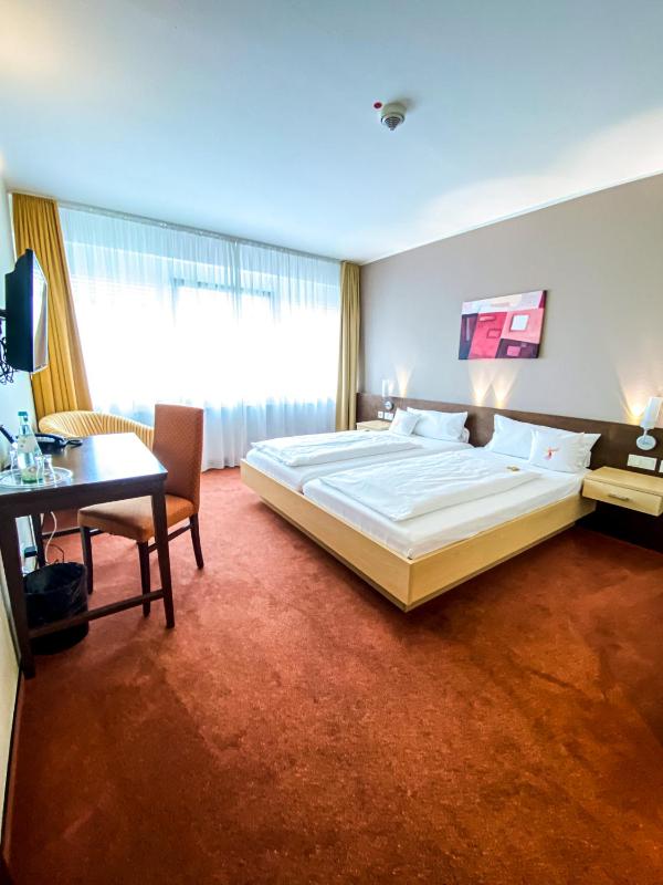 Double Room with Garden View image 1