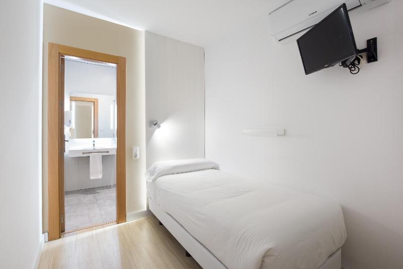 Single Room image 1