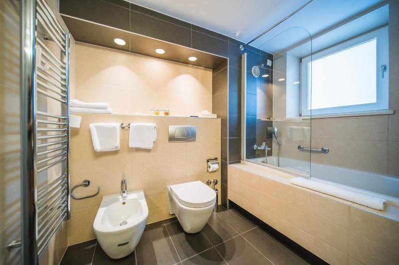 Luxury Suite - Main Building image 2
