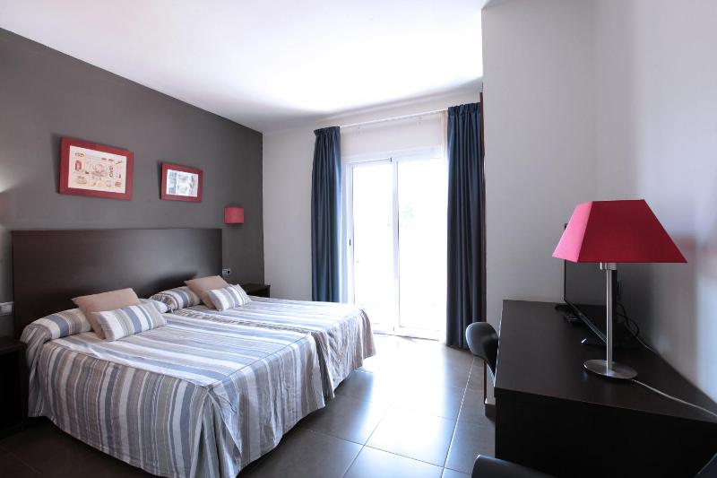 Superior Double or Twin Room with Balcony image 1