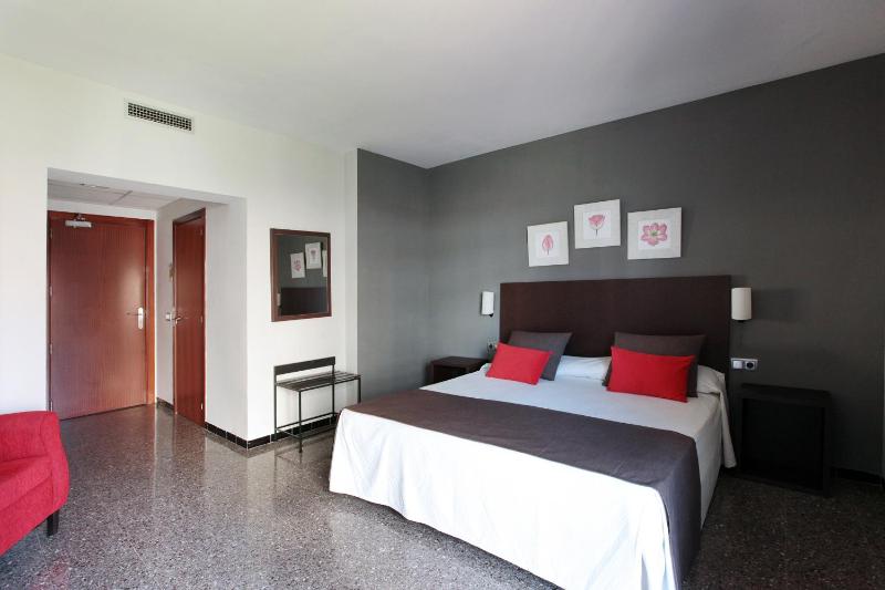 Superior Double Room with Balcony and River View image 1