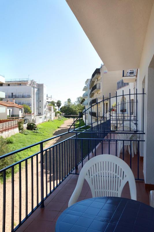 Family Room with Balcony and River View image 3