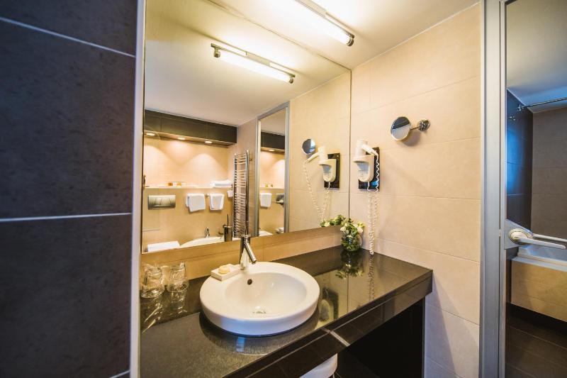 Luxury Suite - Main Building image 3