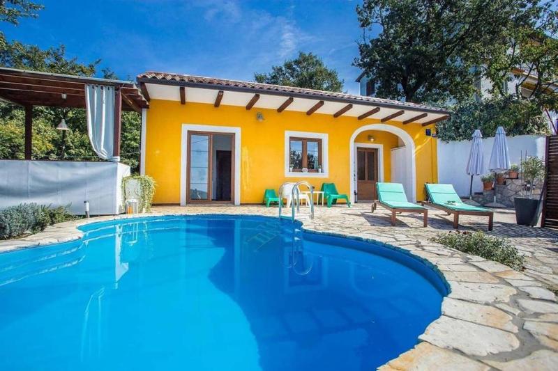 Holiday Home Deborah with Private Pool - image 8