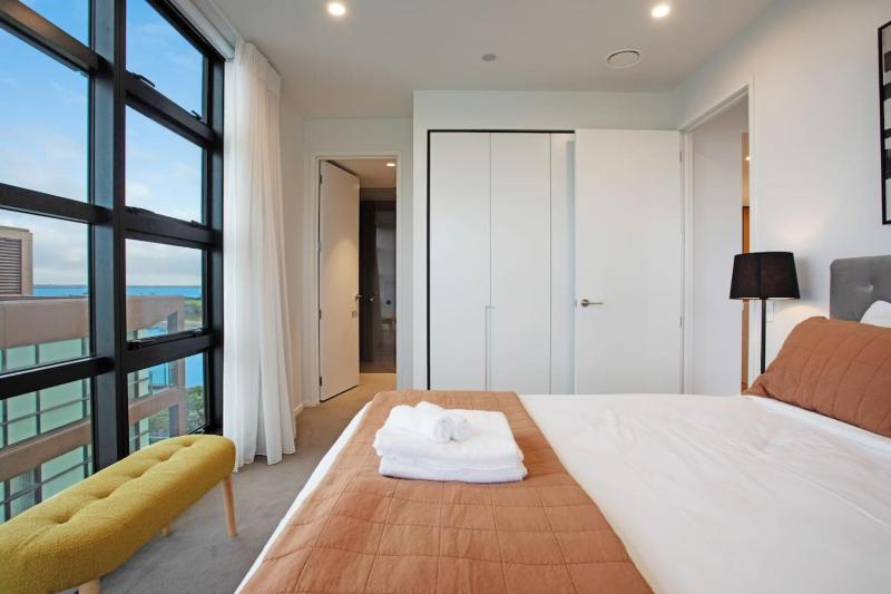 Catalina Bay Seascape with Bay Views & Carpark - image 4