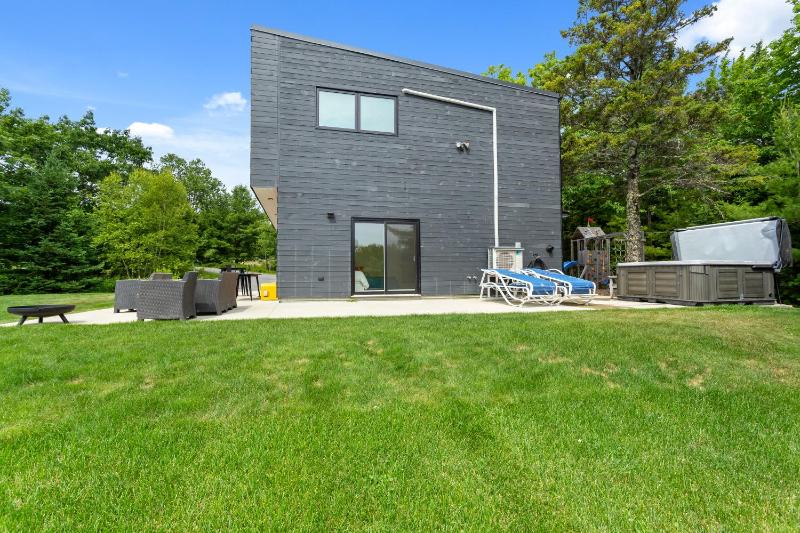 Three-Bedroom House image 1