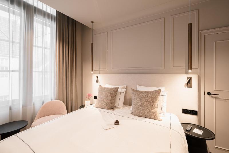 Standard Double Room image 4
