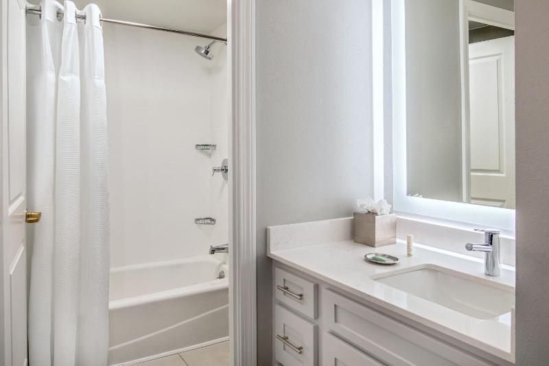 One-Bedroom Double Queen Suite with Sofabed image 3