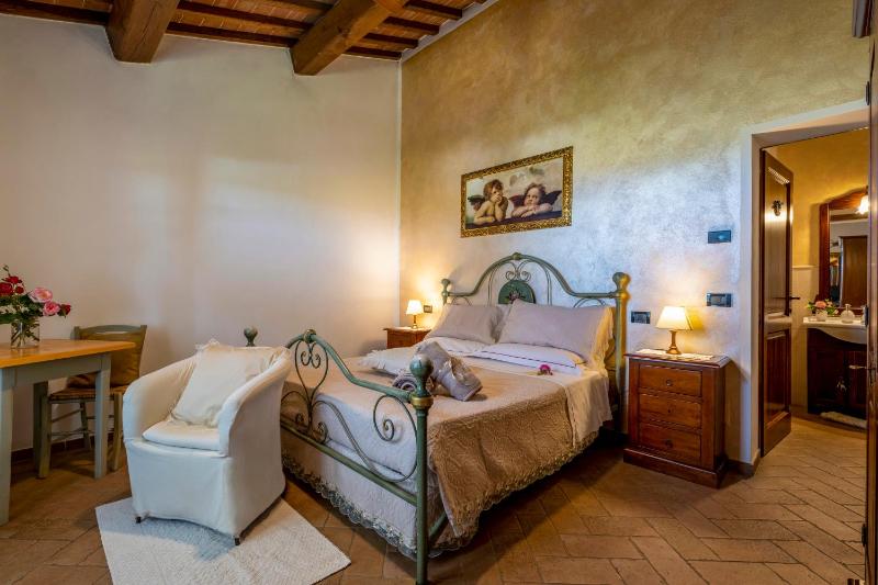 Double Room image 4