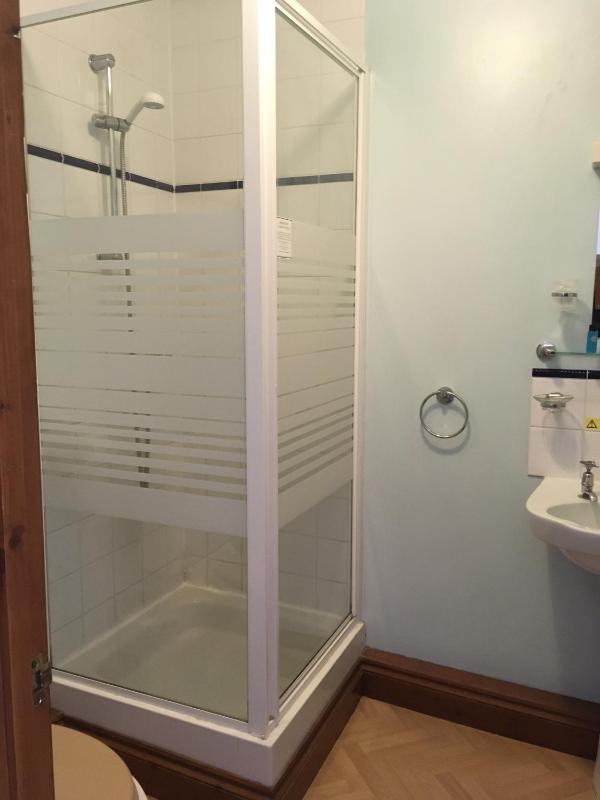Twin Room with Private Bathroom image 4