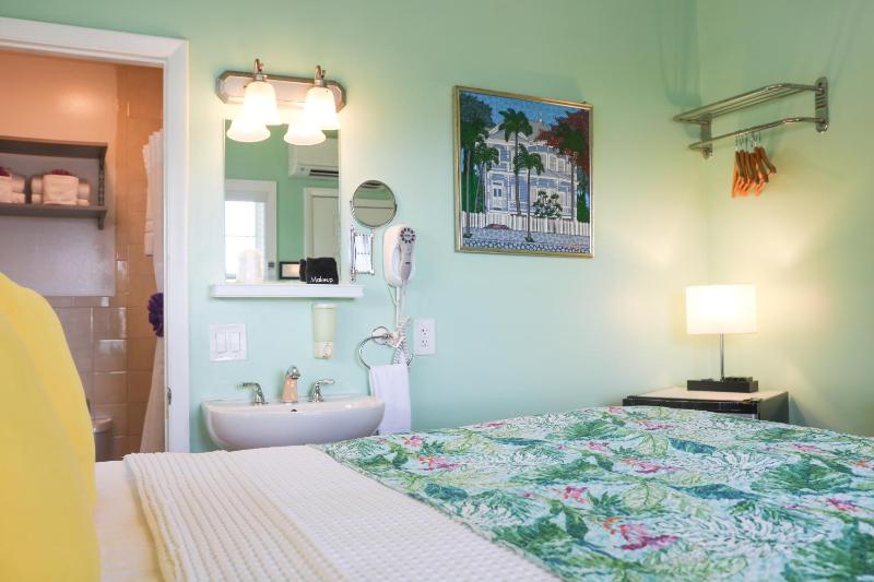 Budget Double Room image 4