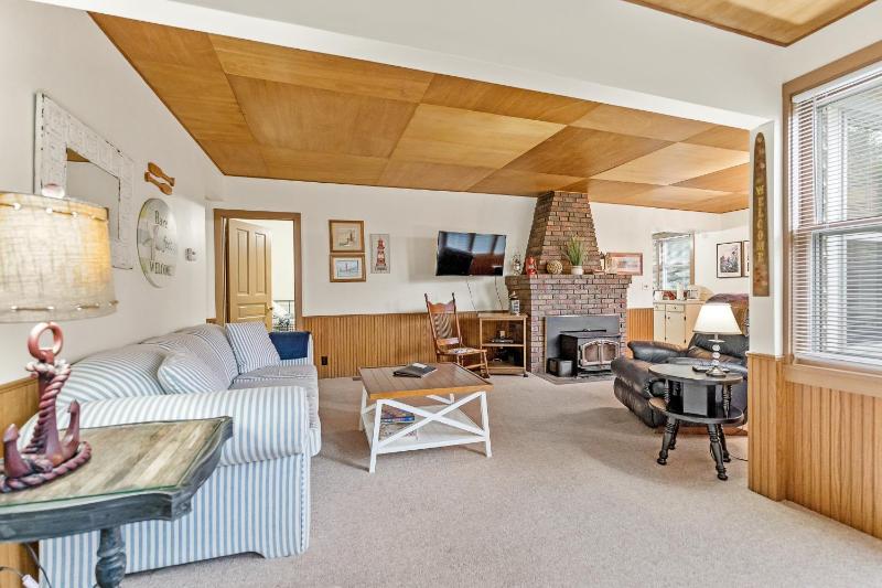 Three-Bedroom House image 4