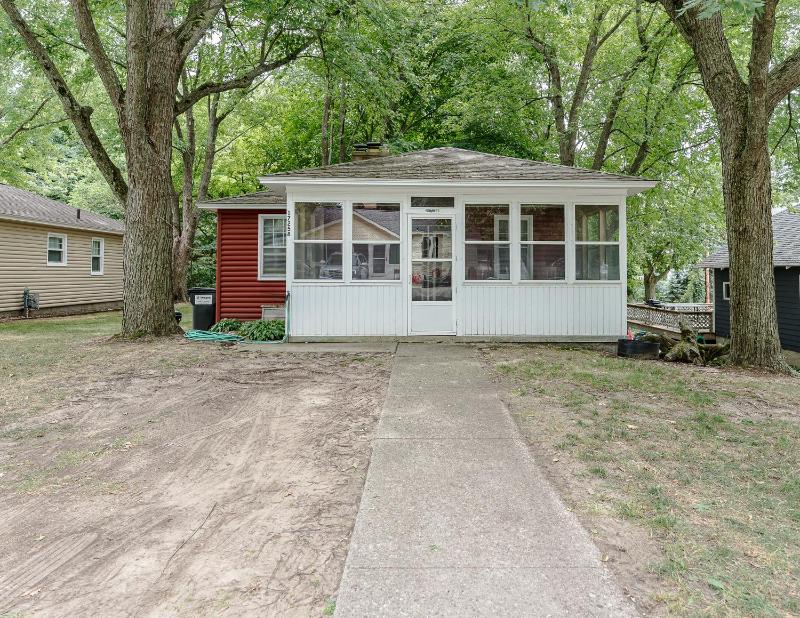 Three-Bedroom House image 2