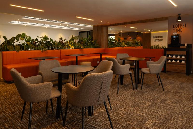 Hotel ByHours Las Américas - image 7