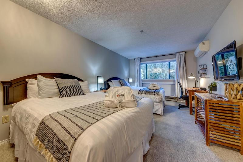 Greystone Lodge 412 Renovated - image 18