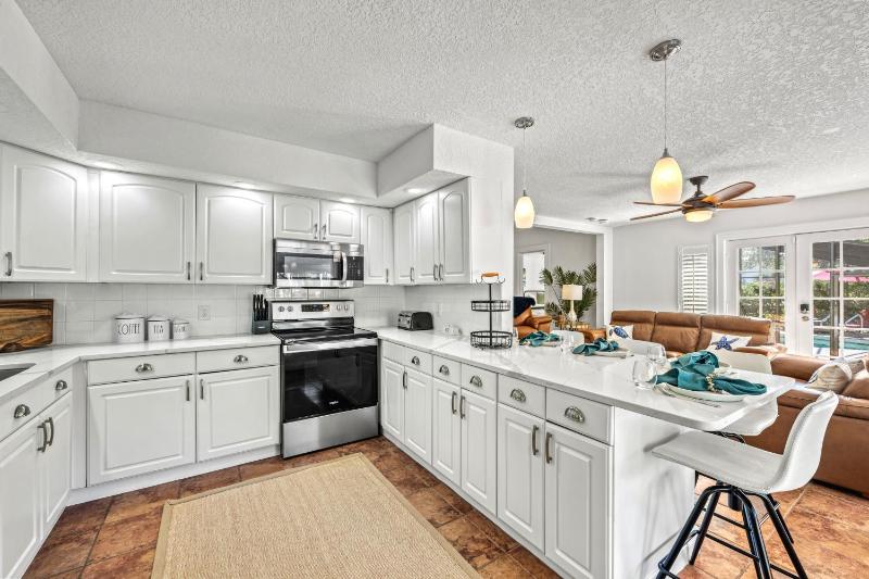 Canal Front Home in Sarasota with Private Heated Pool & Outdoor Patio! - image 8