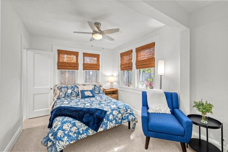 Canal Front Home in Sarasota with Private Heated Pool & Outdoor Patio! - image 29