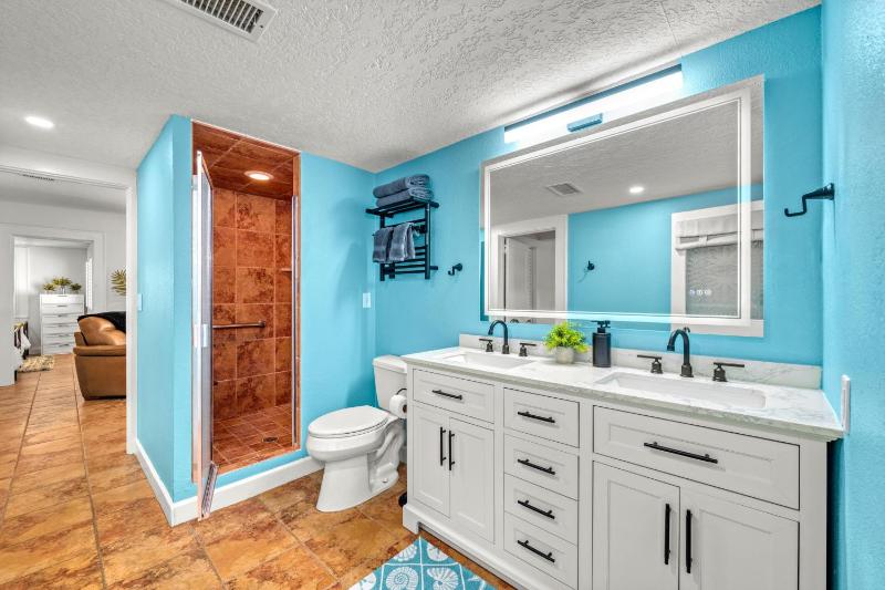 Canal Front Home in Sarasota with Private Heated Pool & Outdoor Patio! - image 11