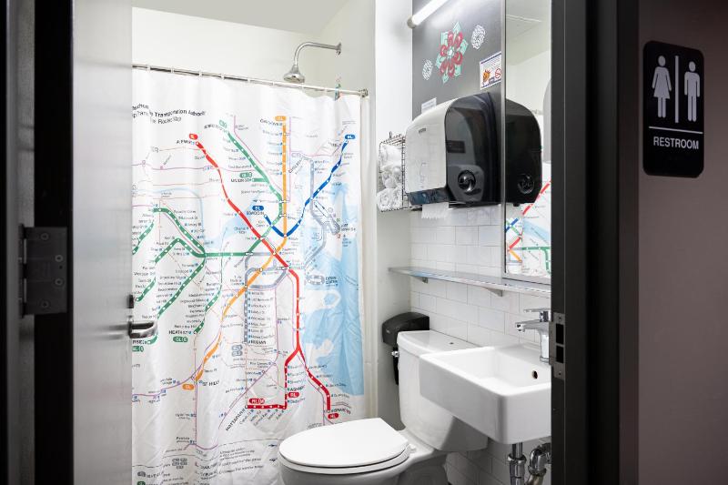 Private Queen Room Ensuite image 4