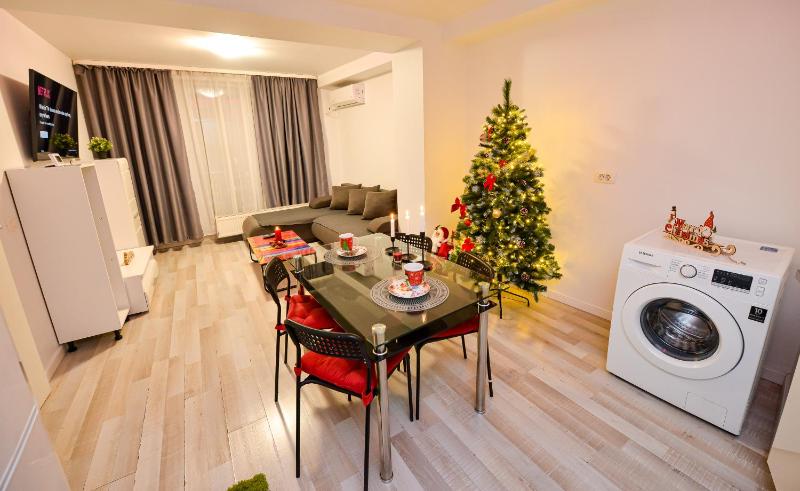 Deluxe Two-Bedroom Apartment with Balcony image 2