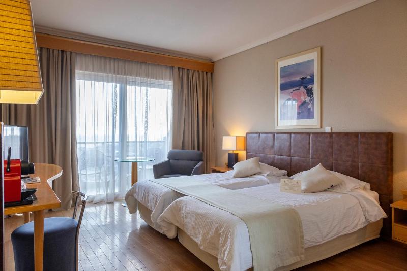Classic Double or Twin Room with Sea View image 3