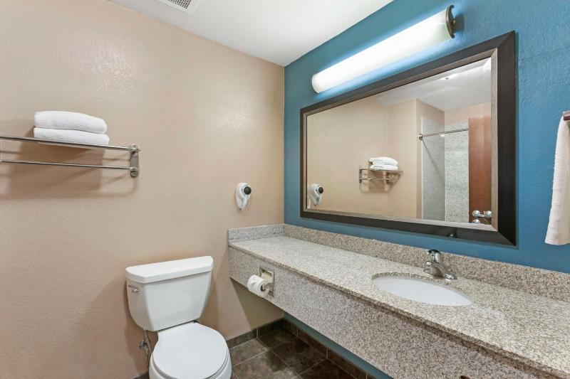 King Room - Non Smoking image 2