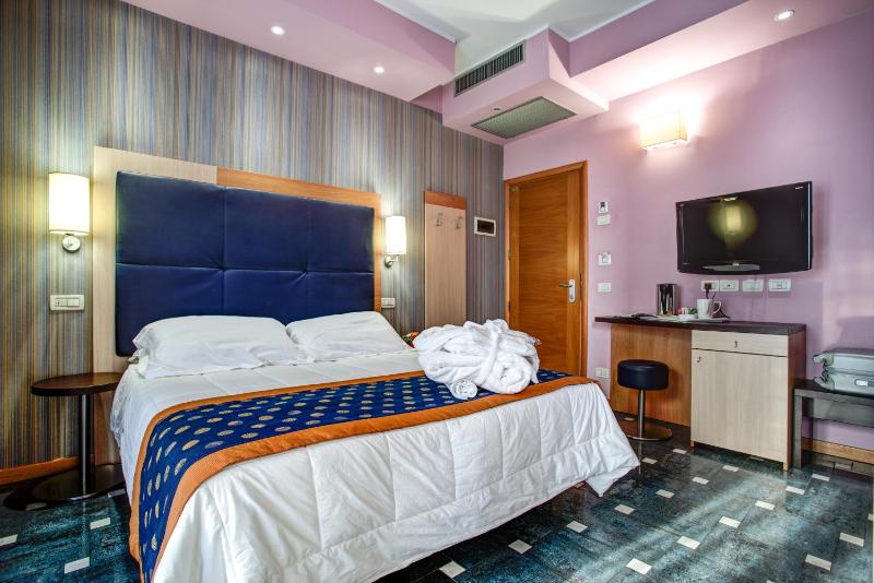 Superior Quadruple Room with Balcony  image 3