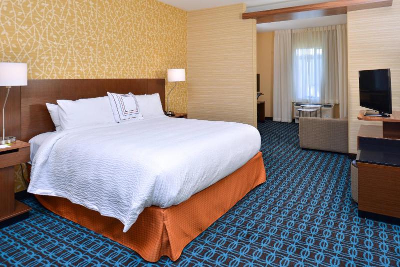 King Suite with Sofabed image 3