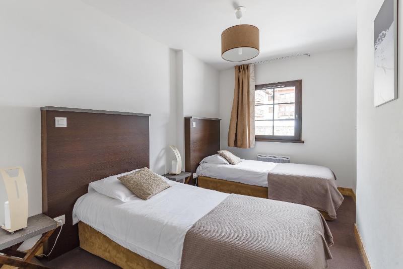 Two-Bedroom Apartment with Alcove (8 Adults) image 3
