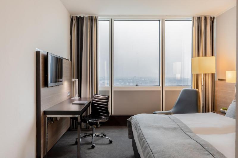 Standard Twin Room image 3